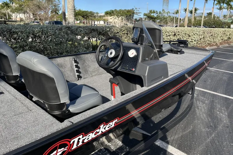 Slide: The Image of 2026 Tracker Bass Tracker Classic XL boat with gray seats and steering console. - 13