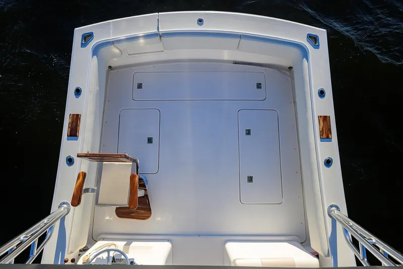 Slide: The Image of 1998 Aura 28 Tournament Series boat deck with seating, viewed from above. - 17