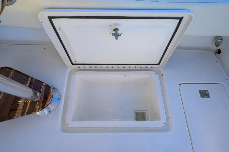 Slide: The Image of Open storage compartment on 1998 Aura 28 Tournament Series boat deck. - 21