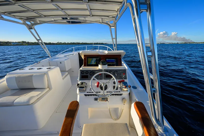 Slide: The Image of Cockpit view of 1998 Aura 28 Tournament Series boat on open water. - 29