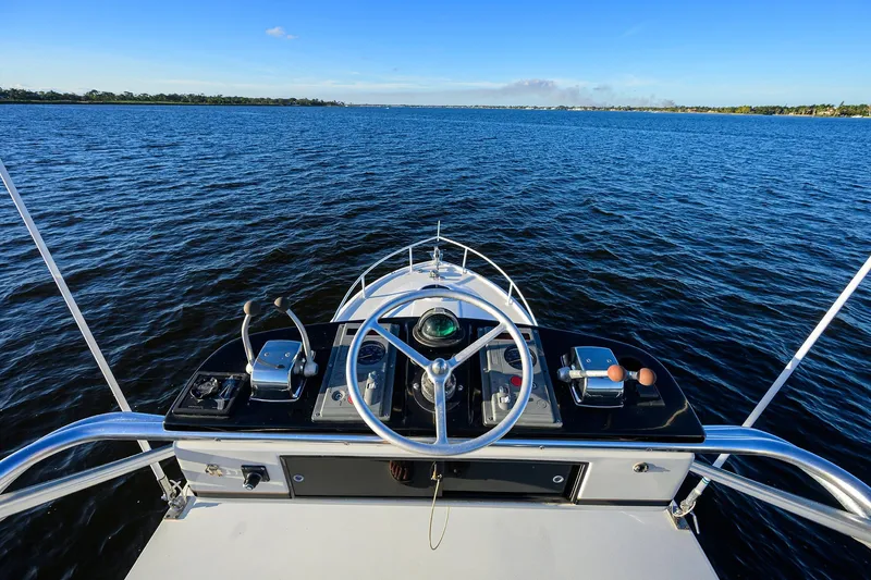 Slide: The Image of Cockpit view of 1998 Aura 28 Tournament Series boat on open water. - 32