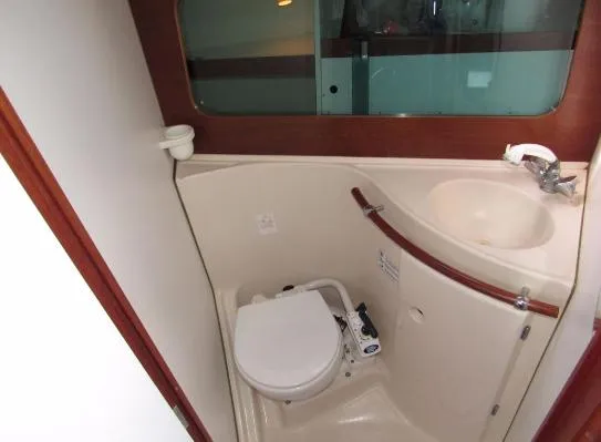 Slide: The Image of Bathroom of the 1999 Beneteau Oceanis 321 yacht. - 25