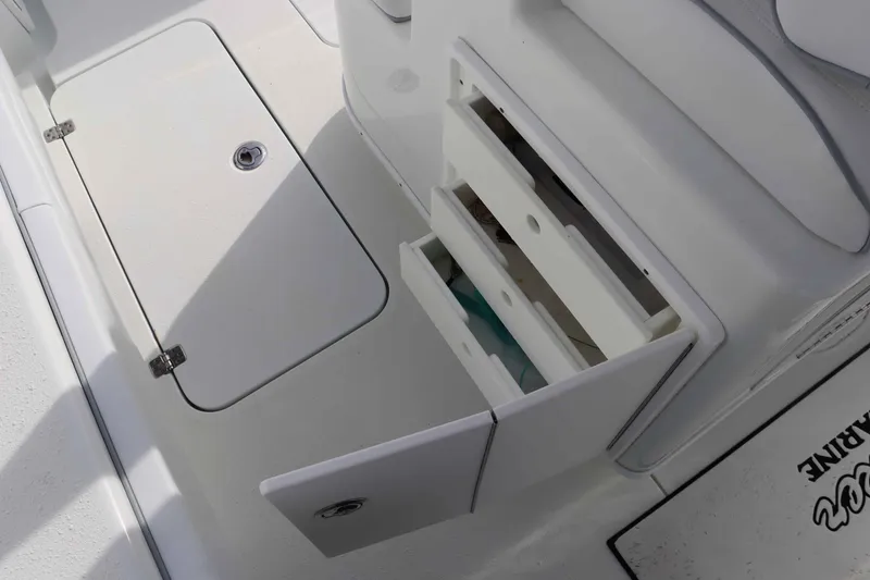 Slide: The Image of Yellowfin 32 Offshore 2021 - 11