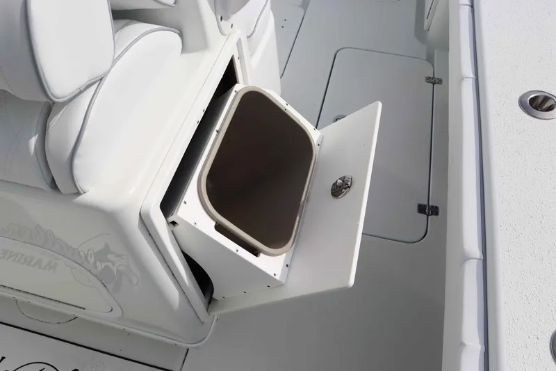 Slide: The Image of Yellowfin 32 Offshore 2021 - 17