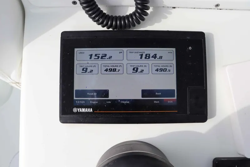 Slide: The Image of Yellowfin 32 Offshore 2021 - 19