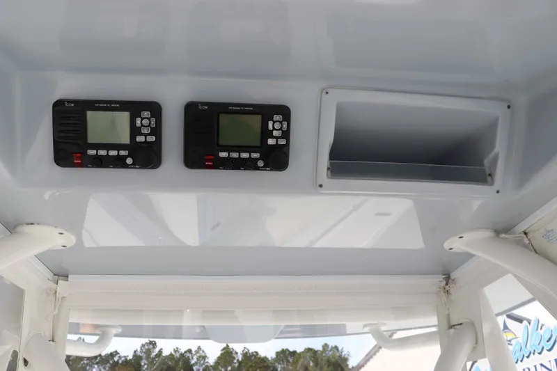 Slide: The Image of Yellowfin 32 Offshore 2021 - 20