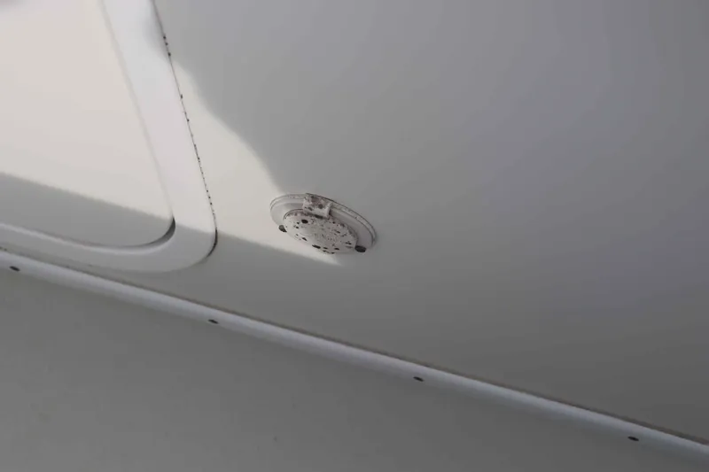 Slide: The Image of Yellowfin 32 Offshore 2021 - 23