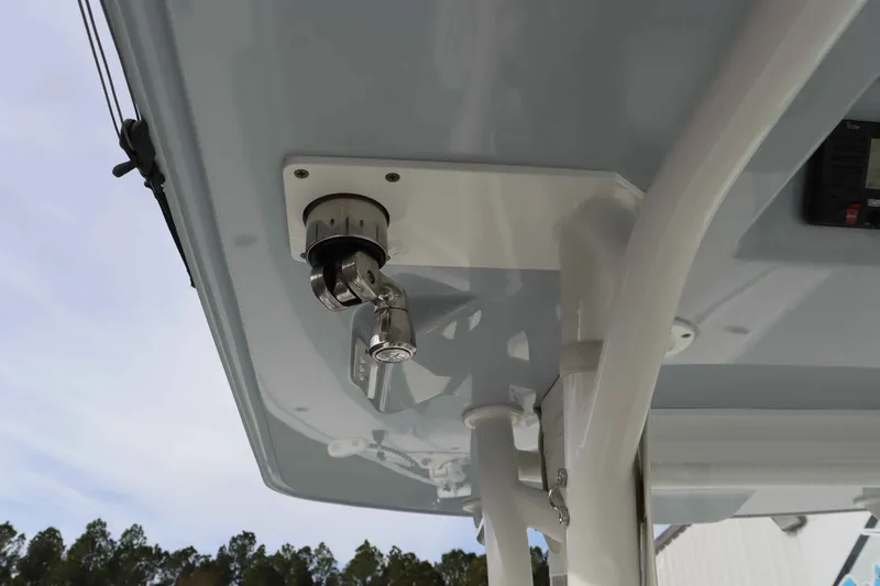 Slide: The Image of Yellowfin 32 Offshore 2021 - 24