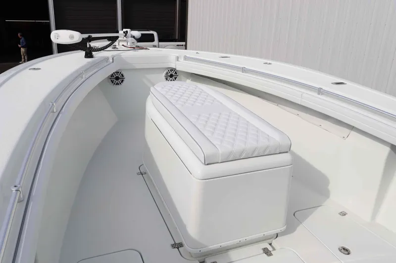 Slide: The Image of Yellowfin 32 Offshore 2021 - 26