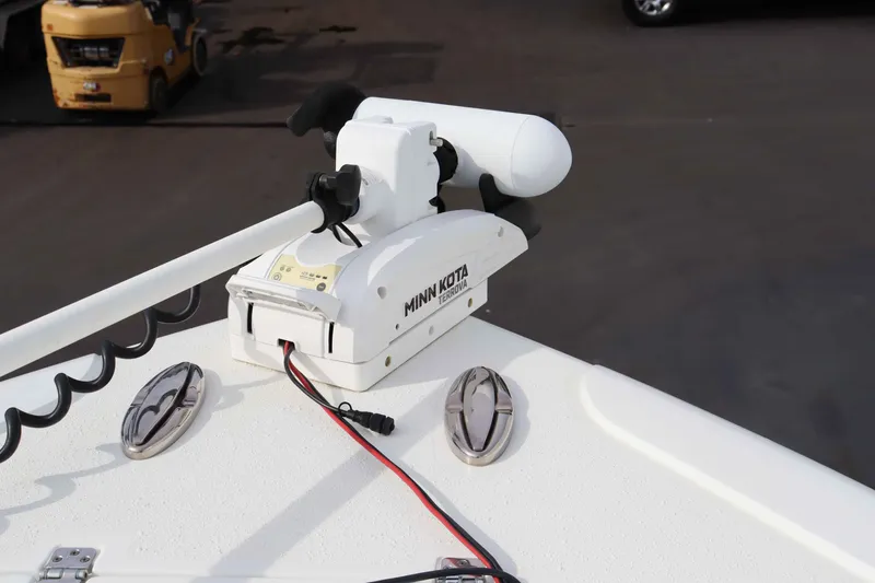 Slide: The Image of Yellowfin 32 Offshore 2021 - 28