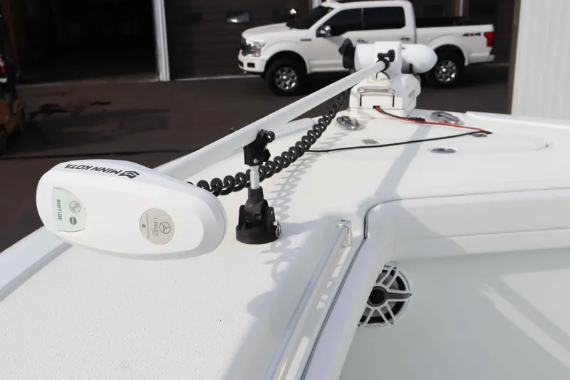 Slide: The Image of Yellowfin 32 Offshore 2021 - 29