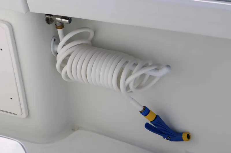 Slide: The Image of Yellowfin 32 Offshore 2021 - 30