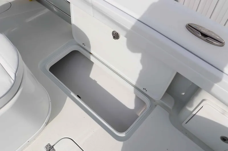 Slide: The Image of Yellowfin 32 Offshore 2021 - 35