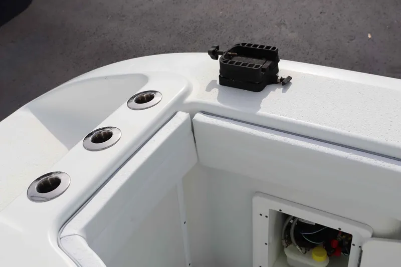 Slide: The Image of Yellowfin 32 Offshore 2021 - 39