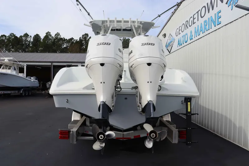 Slide: The Image of Yellowfin 32 Offshore 2021 - 4