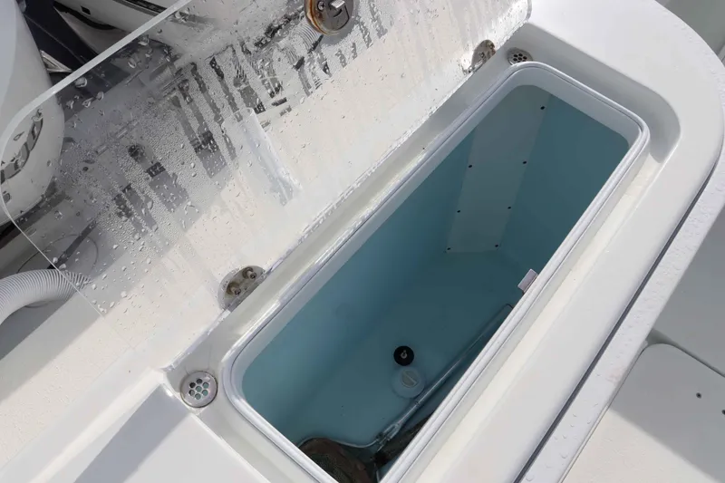 Slide: The Image of Yellowfin 32 Offshore 2021 - 41