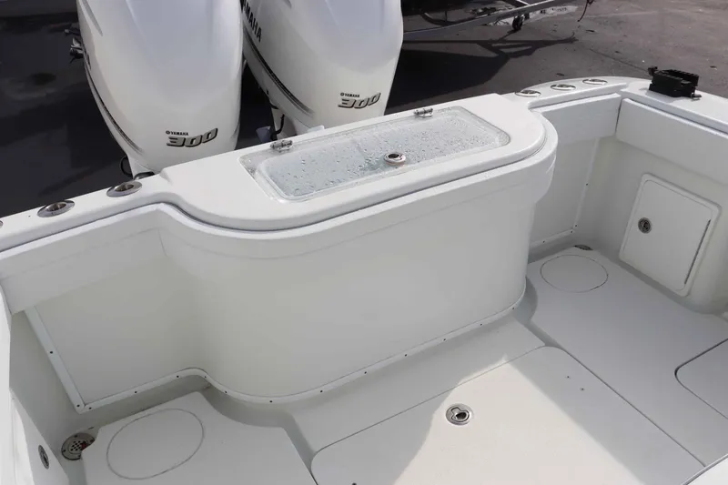 Slide: The Image of Yellowfin 32 Offshore 2021 - 7