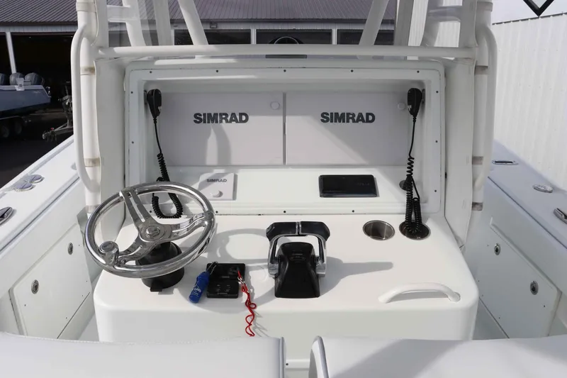 Slide: The Image of Yellowfin 32 Offshore 2021 - 8