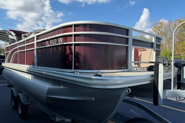 Slide: The Image of 2019 Bennington 20 SFX pontoon boat on trailer under blue sky. - 4