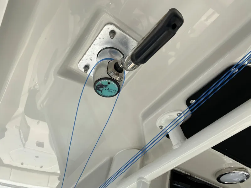 Slide: The Image of Boston Whaler 250 Outrage 2020 boat control with blue cables. - 26