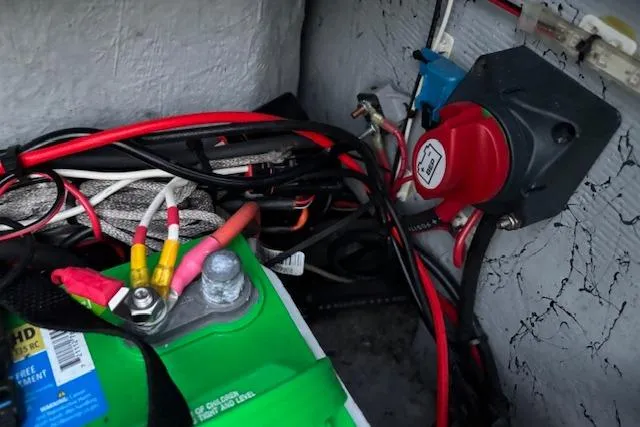 Slide: The Image of Battery and wiring setup in 2025 Freedom Boats 23' Warrior. - 16