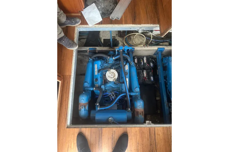 Slide: The Image of 1988 Viking 35 Convertible engine compartment with blue engine and visible batteries. - 20