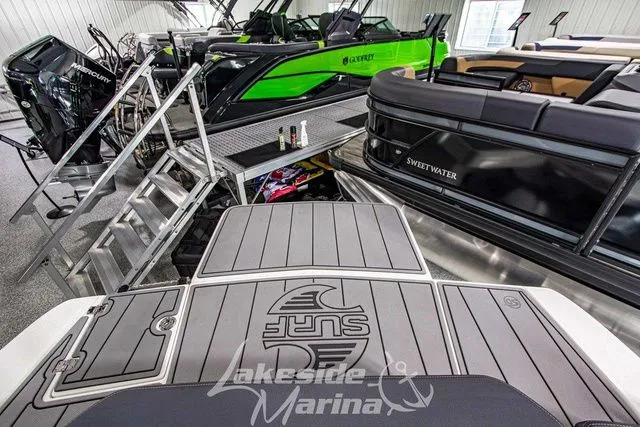 Slide: The Image of Chaparral 23 Surf 2021 - 13