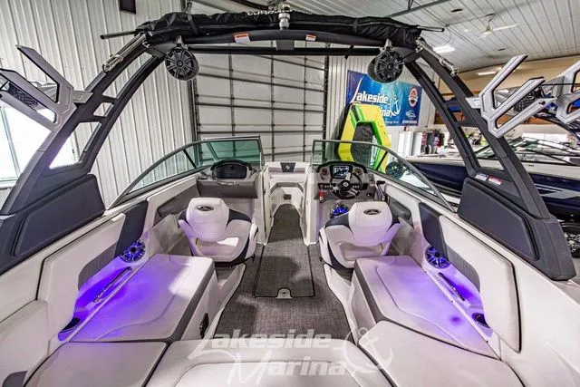 Slide: The Image of Chaparral 23 Surf 2021 - 14