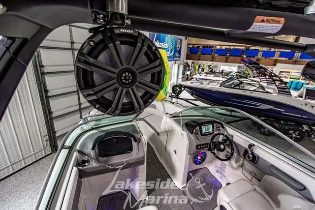 Slide: The Image of Chaparral 23 Surf 2021 - 16