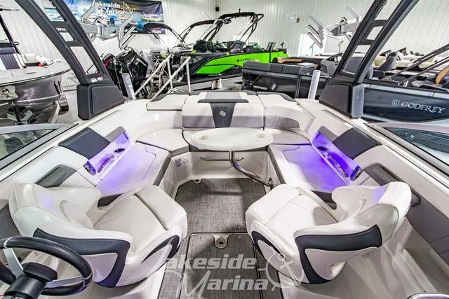 Slide: The Image of Chaparral 23 Surf 2021 - 32