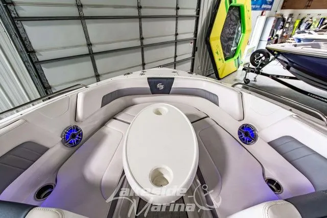 Slide: The Image of Chaparral 23 Surf 2021 - 37