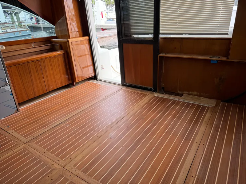 Slide: The Image of Interior of a 1997 Ocean Yachts 40 Super Sport with wooden flooring. - 25