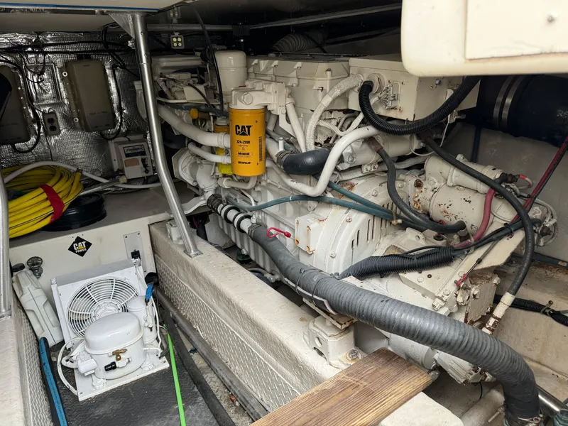 Slide: The Image of Engine room of a 1997 Ocean Yachts 40 Super Sport with CAT engine. - 32