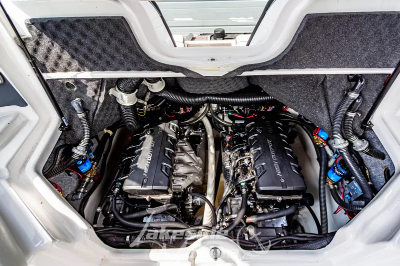 Slide: The Image of 2016 Yamaha Boats 242 Limited S E-Series engine compartment, showcasing dual engines and wiring. - 20
