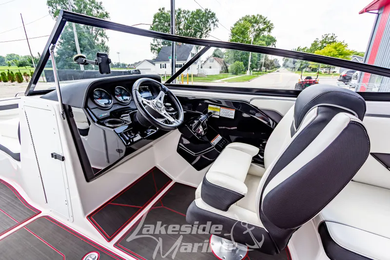 Slide: The Image of 2016 Yamaha Boats 242 Limited S E-Series cockpit with sleek design and modern controls. - 24