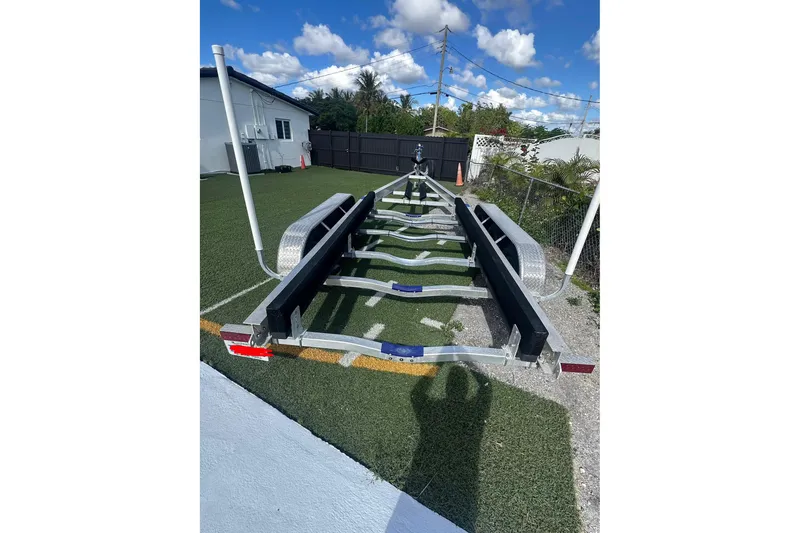 Slide: The Image of Trailer for 2011 Hydra-Sports 3000 VX on grass, under blue sky. - 56