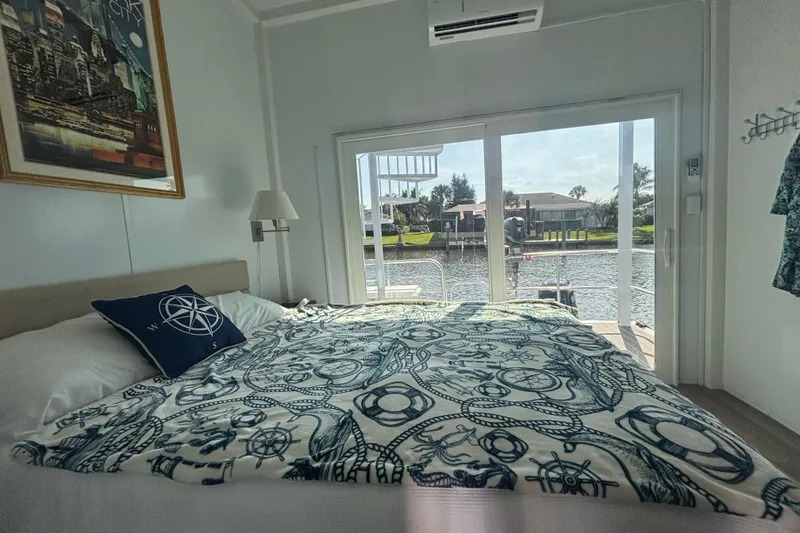 Slide: The Image of Master Stateroom - 18