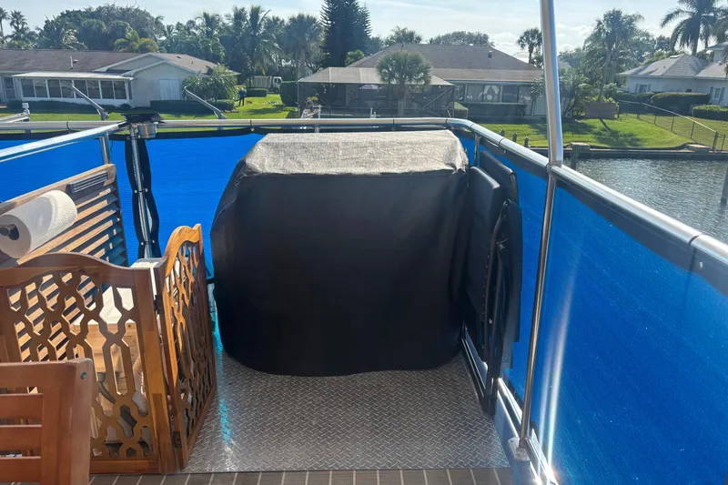 Slide: The Image of Upper deck gril - 30