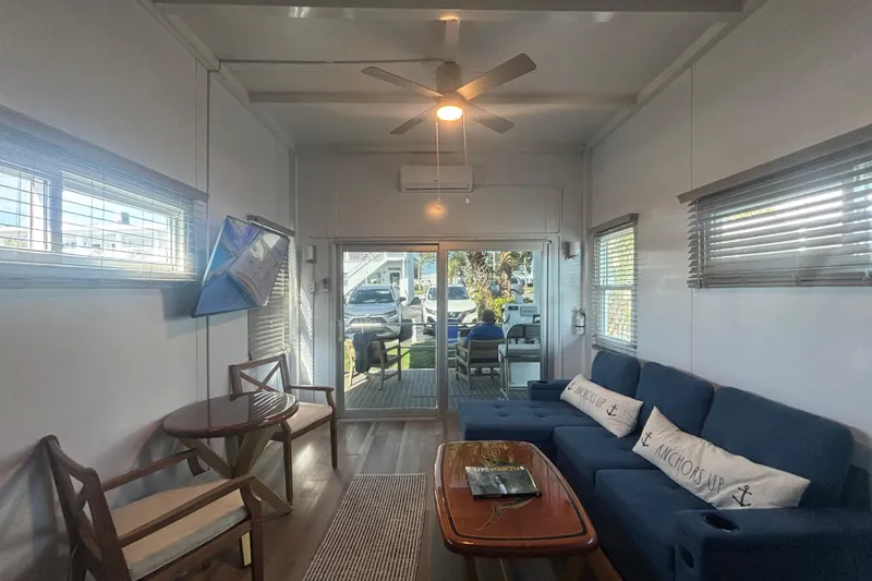 Slide: The Image of Salon - 5