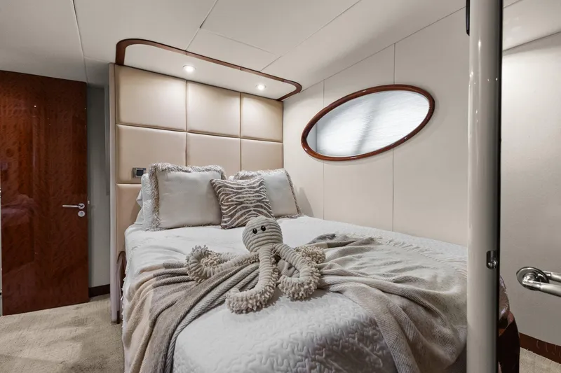 Slide: The Image of Lazzara Yachts 68 FLYBRIDGE 2005 - 81