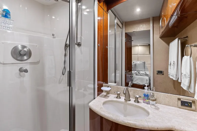 Slide: The Image of Lazzara Yachts 68 FLYBRIDGE 2005 - 83