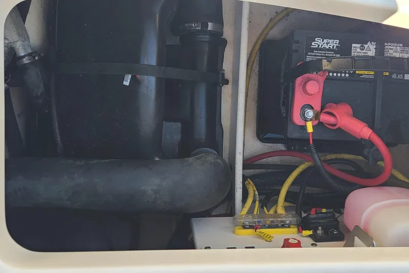 Slide: The Image of Battery and wiring in Chaparral Vortex 203 VRX boat, year 2017. - 19