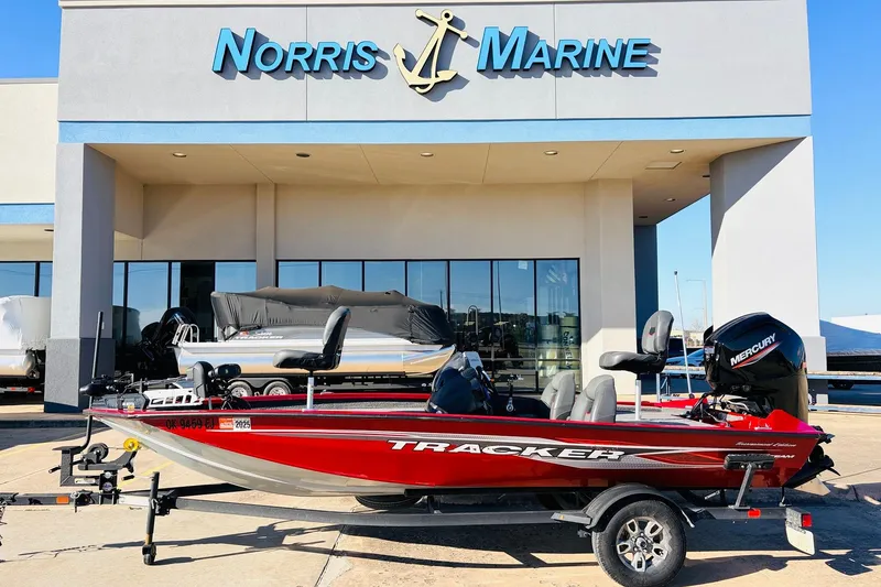 The Image of 2024 Tracker Pro Team 175 TXW boat displayed at Norris Marine dealership. - 1