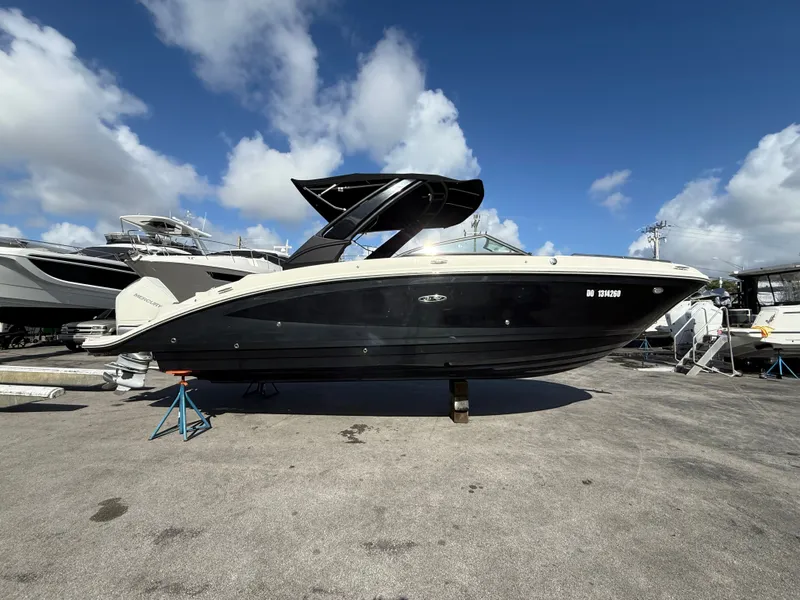 Slide: The Image of Sea Ray SDX 270 Outboard 2021 - 1