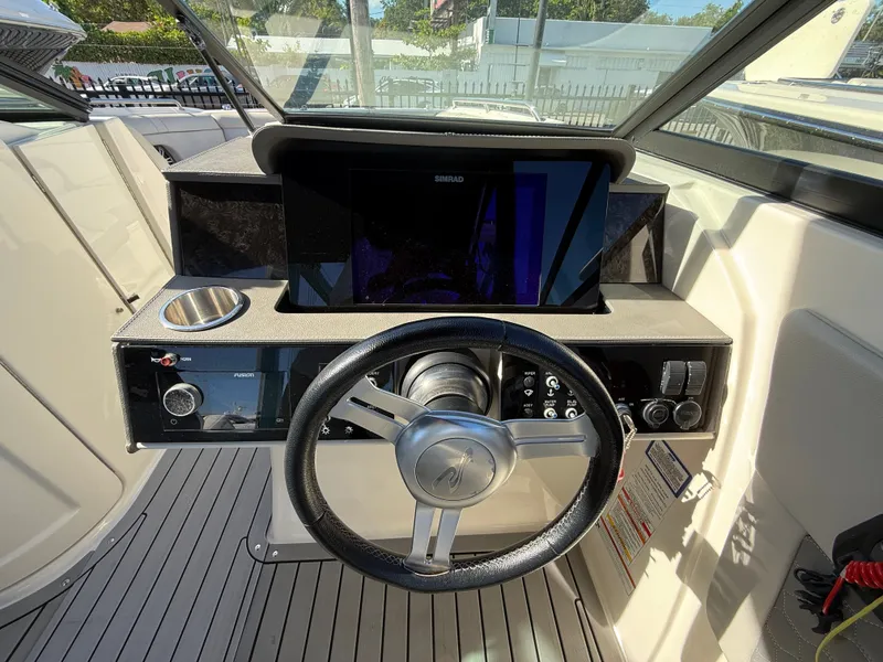 Slide: The Image of Sea Ray SDX 270 Outboard 2021 - 10