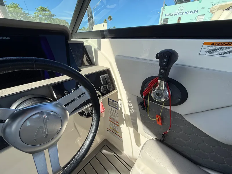 Slide: The Image of Sea Ray SDX 270 Outboard 2021 - 11