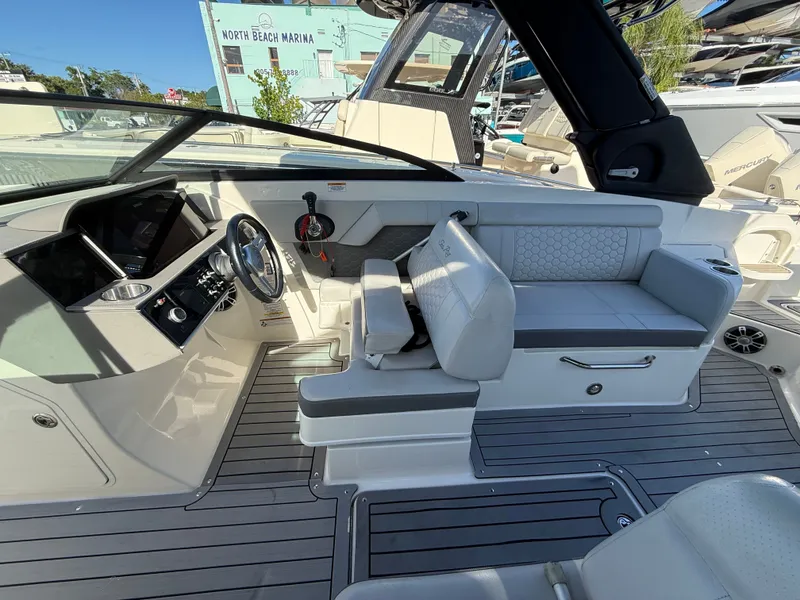 Slide: The Image of Sea Ray SDX 270 Outboard 2021 - 12