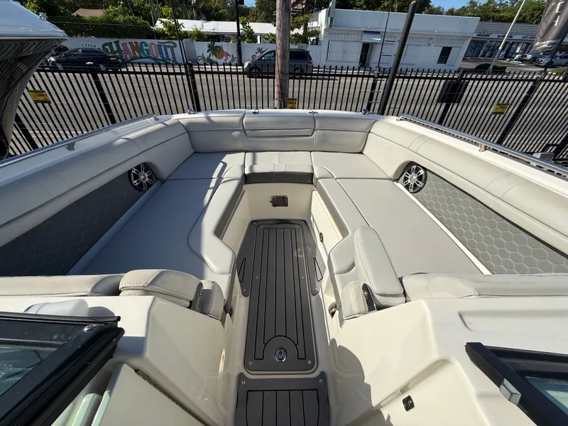 Slide: The Image of Sea Ray SDX 270 Outboard 2021 - 13