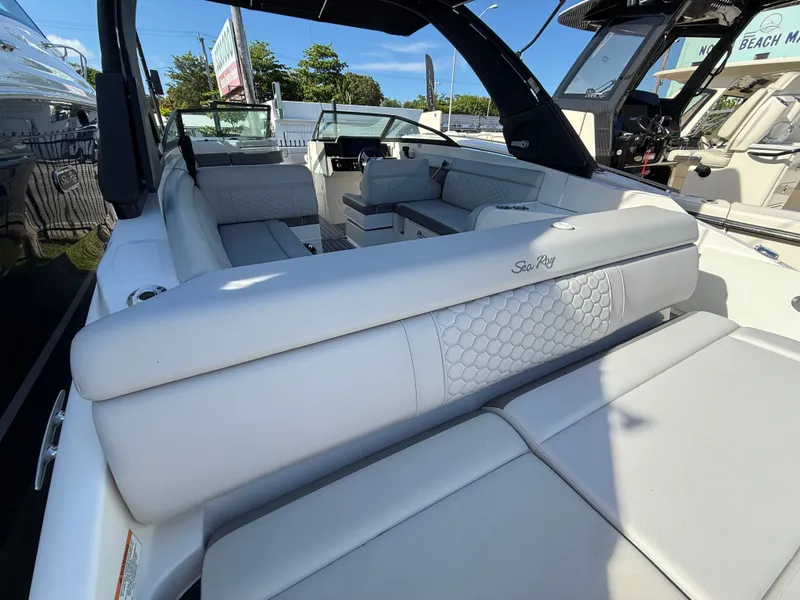 Slide: The Image of Sea Ray SDX 270 Outboard 2021 - 16