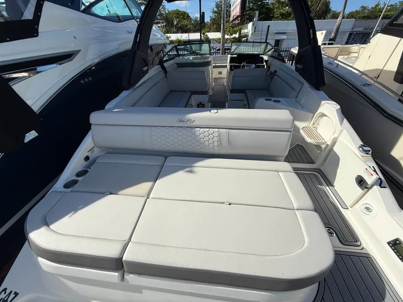 Slide: The Image of Sea Ray SDX 270 Outboard 2021 - 19